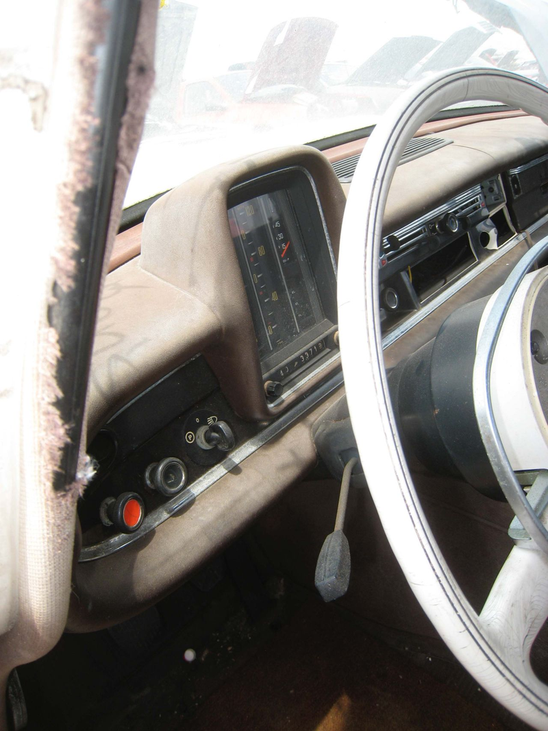 Illustration for article titled Happy Tailfins And All, This 1965 Mercedes-Benz 190c Is Crusher-Bound